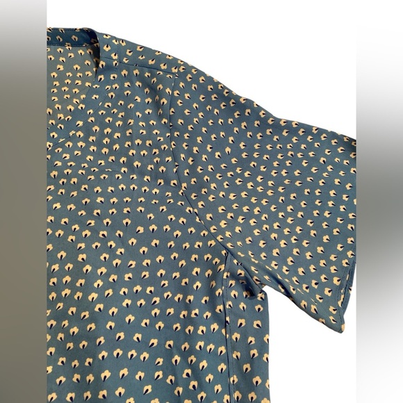 Banana Republic blue with white little floral print size XL
A32 - Picture 4 of 10